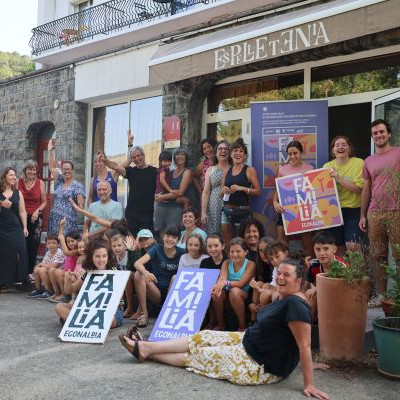 plazara-familia-egonaldia.jpg